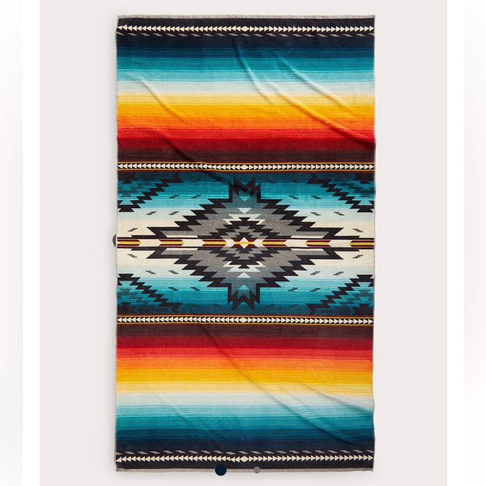 Pendleton Saltillo Sunset Spa Towel ❤️💛🖤🧡💙